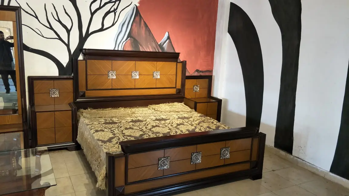 Walnut Carving bed image 2